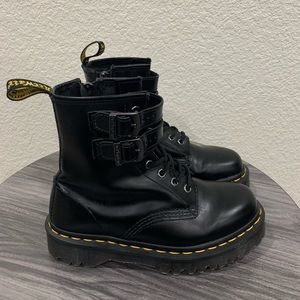 Dr. Martens / Women Size 6